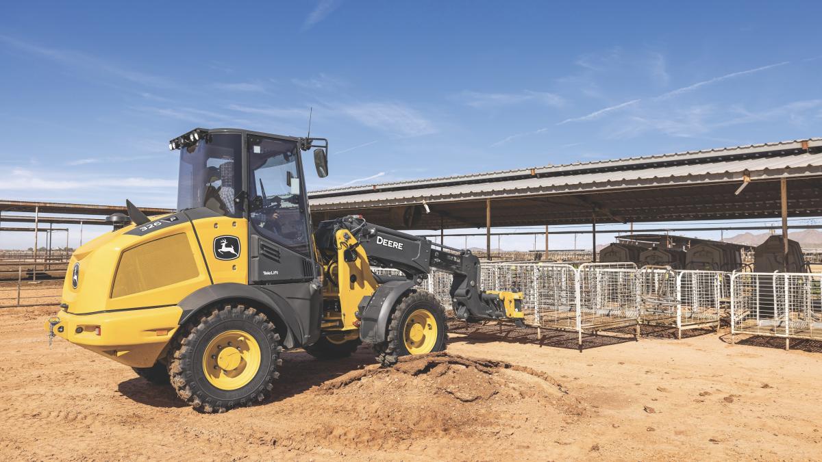 John Deere's Extended-Reach 326 P-Tier Telescopic Wheel Loader : CEG