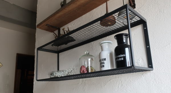 男前インテリアにお勧めな 存在感のある スチールの メッシュウォール