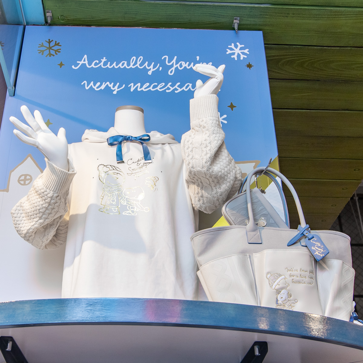 あったか身に着けグッズやドーナツ型蛙チョコレートも登場