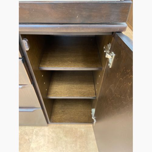 karimoku (カリモク) 3枚扉食器棚 ブラウン レンジ台付｜トレファクONLINE