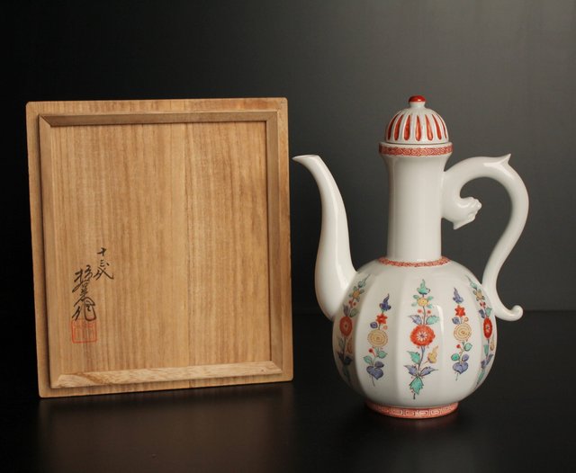 13代 酒井田 柿右衛門 錦唐花文水注 K506｜骨董店 のびる 古美術 骨董