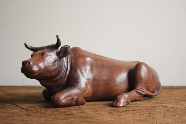 島田美晴 玉楠彫 木彫臥牛 X094｜骨董店 のびる 古美術 骨董 和風建具