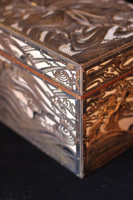大須賀喬 銀鍍金 彫金蝶飾箱/茶箱 M062｜骨董店 のびる 古美術 骨董