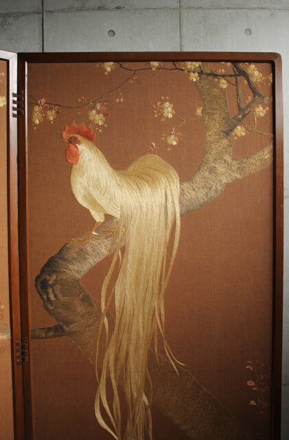 尾長鶏 刺繍画 衝立 Z672｜骨董店 のびる 古美術 骨董 和風建具 蔵戸