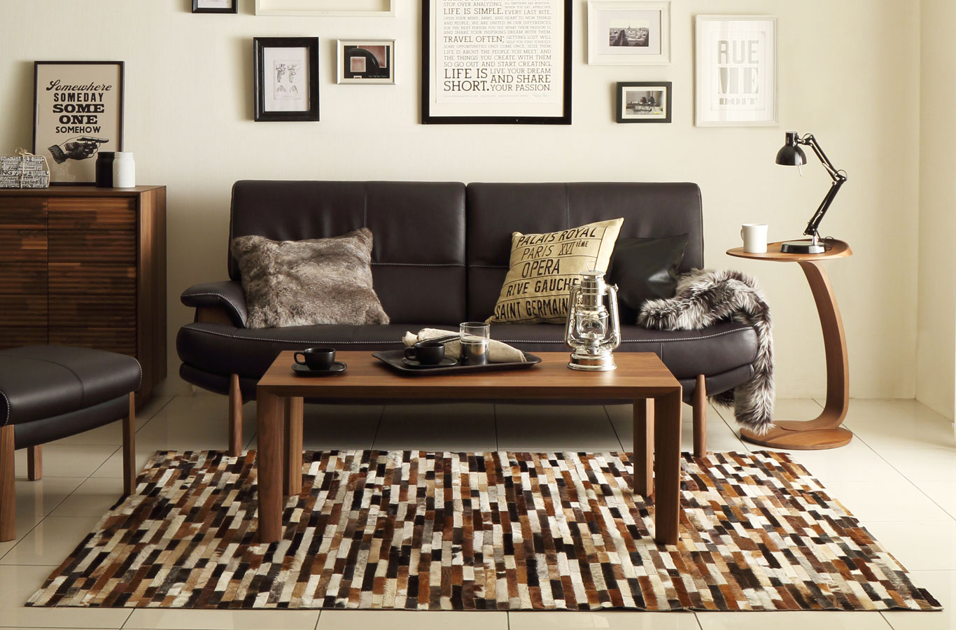 デザイン性と機能性を兼ね備えたリビングテーブル・サイドテーブル特集