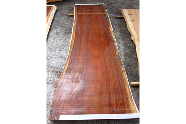 倉庫一枚板の汚れ｜一枚板・無垢テーブル専門店 Eury dike