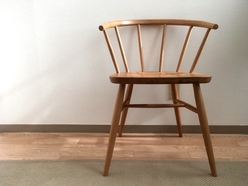 無印良品のオーク材アームチェア│ながく愛用できる椅子 | ろぎおどらいぶ