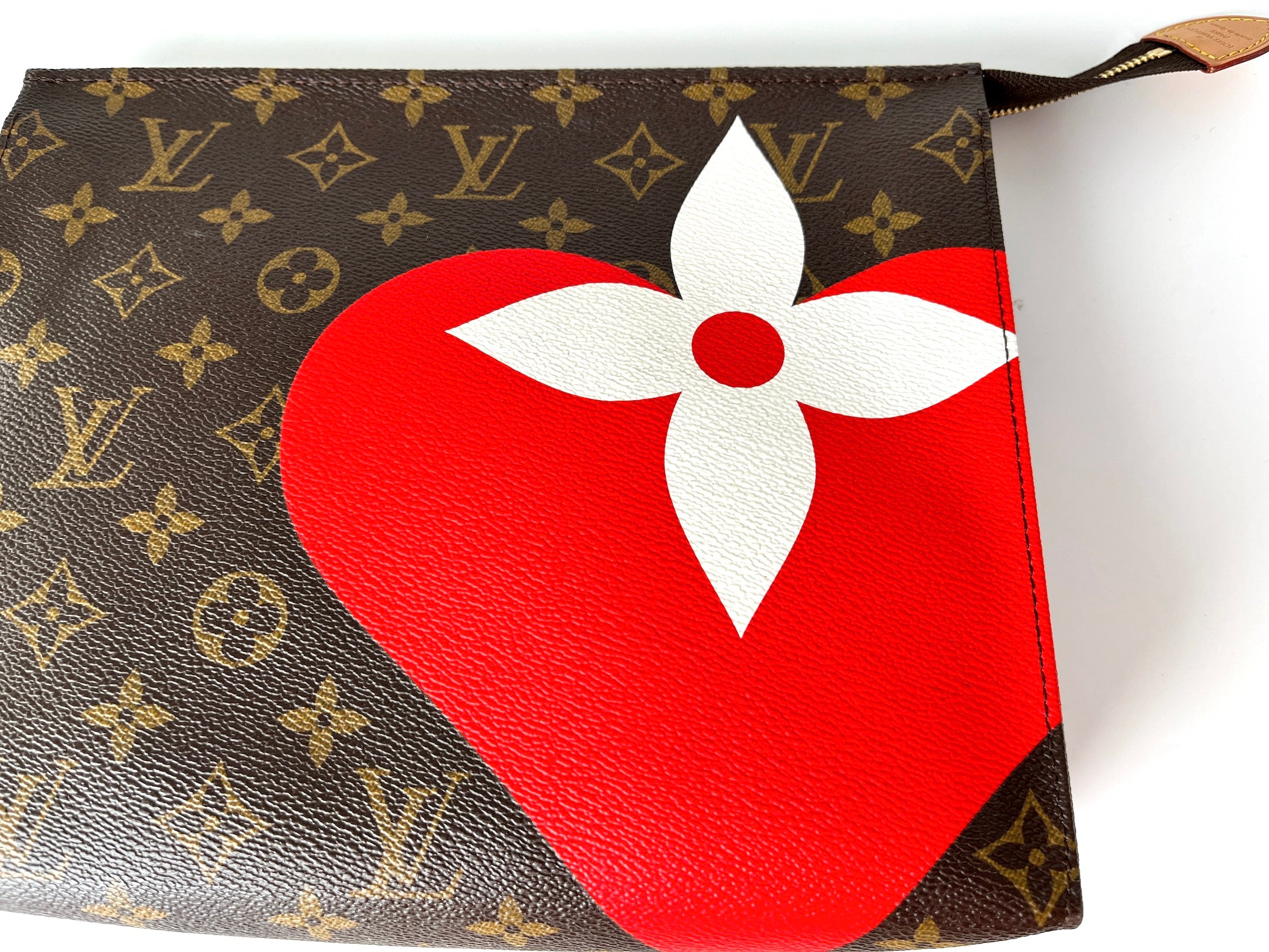 LOUIS VUITTON Monogram 2021 Game On Zip Brown Toiletry Heart Pouch