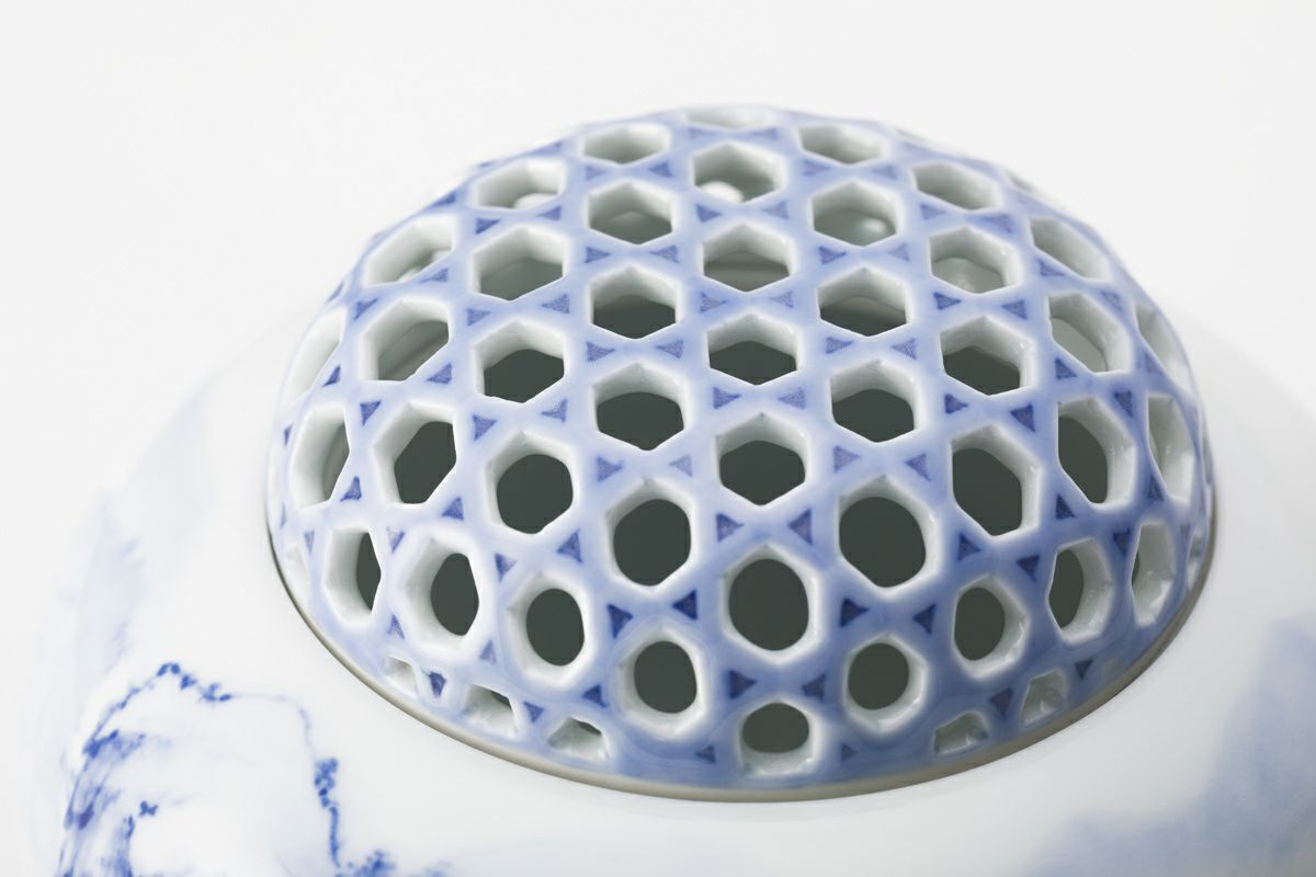 染付山水 篭目香炉（大） | 有田焼 深川製磁｜公式オンラインストア