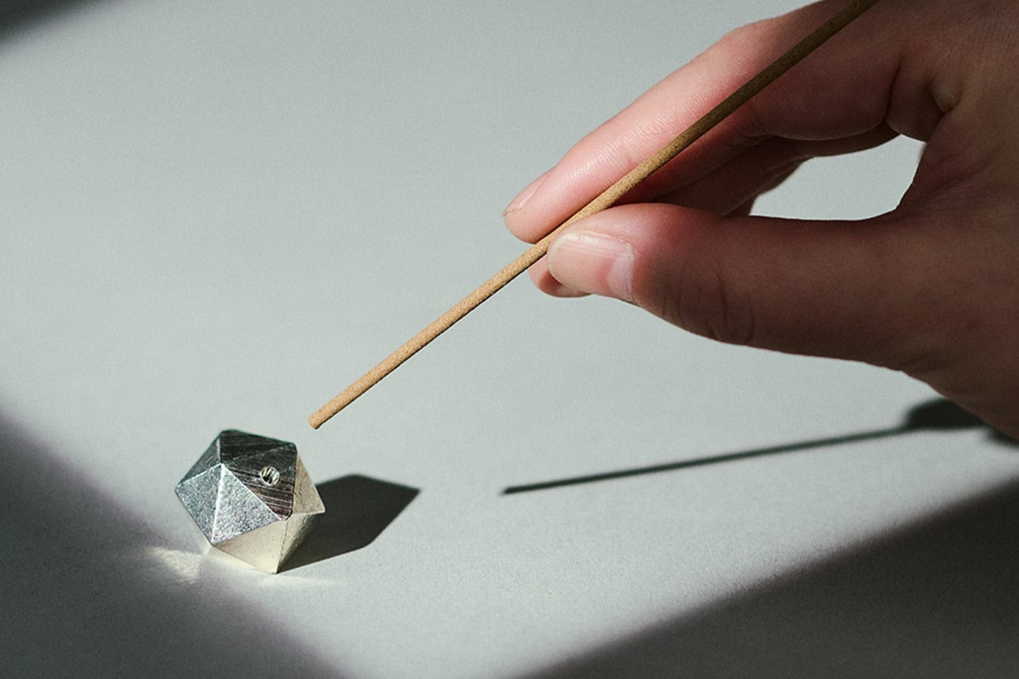 3種の角度で楽しめるお香立て