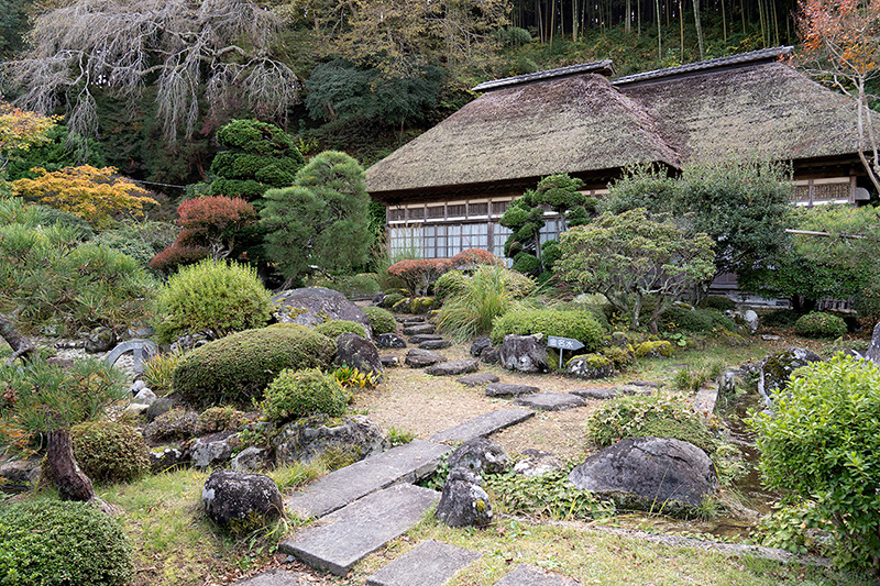 斎藤氏庭園 東北三大地主の鶴亀池泉回遊式庭園 -庭園ガイド