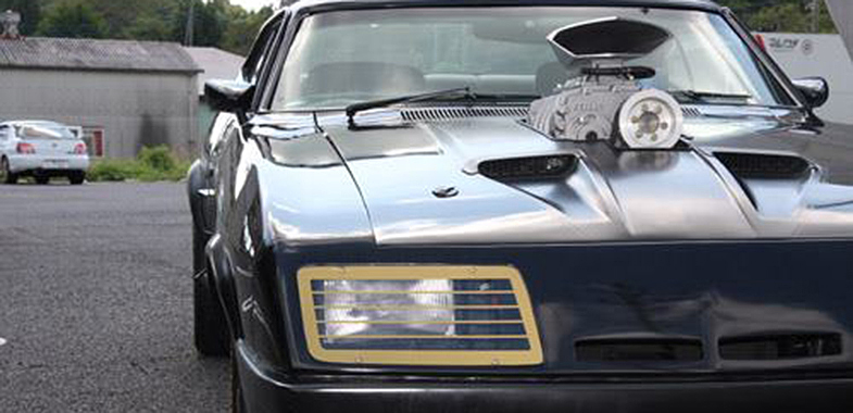 マッドマックス』のクルマも再現！ 名車が楽しめるレストラン | クルマ