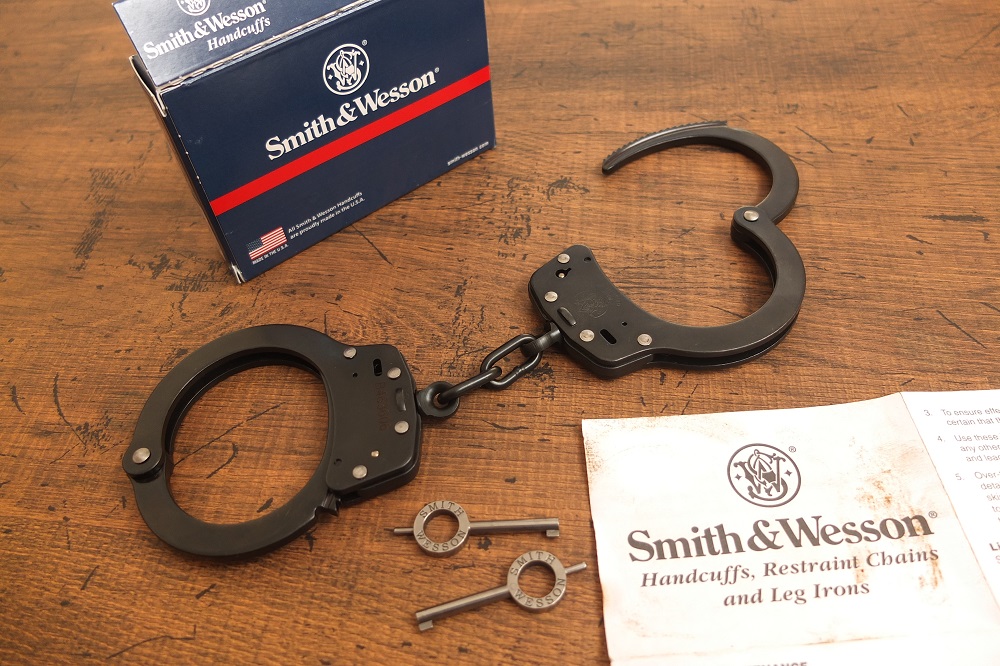 Smith&Wesson Handcuffs Model 100-1 BLUE: GFCのモデル玩具箱