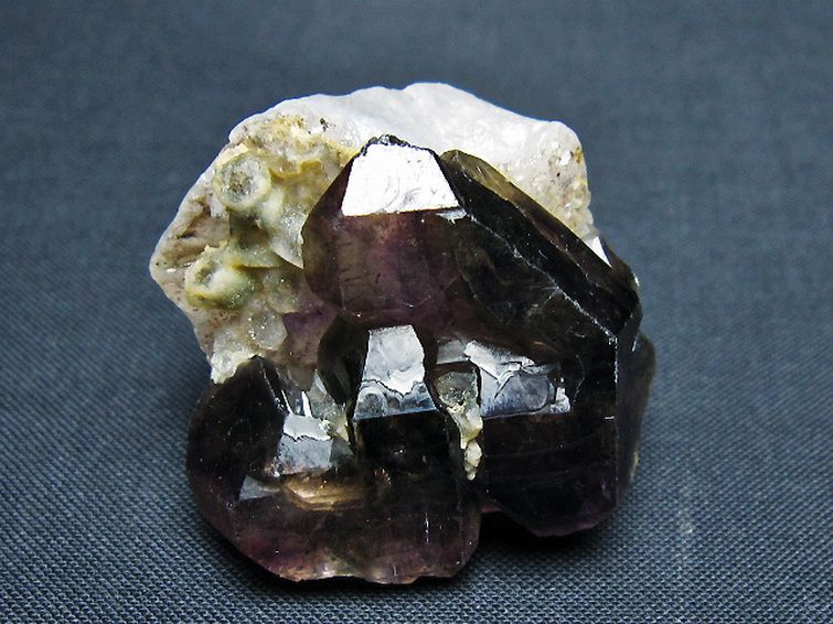 パワーストーン 天然石 スーパーセブン原石[T73-2285]