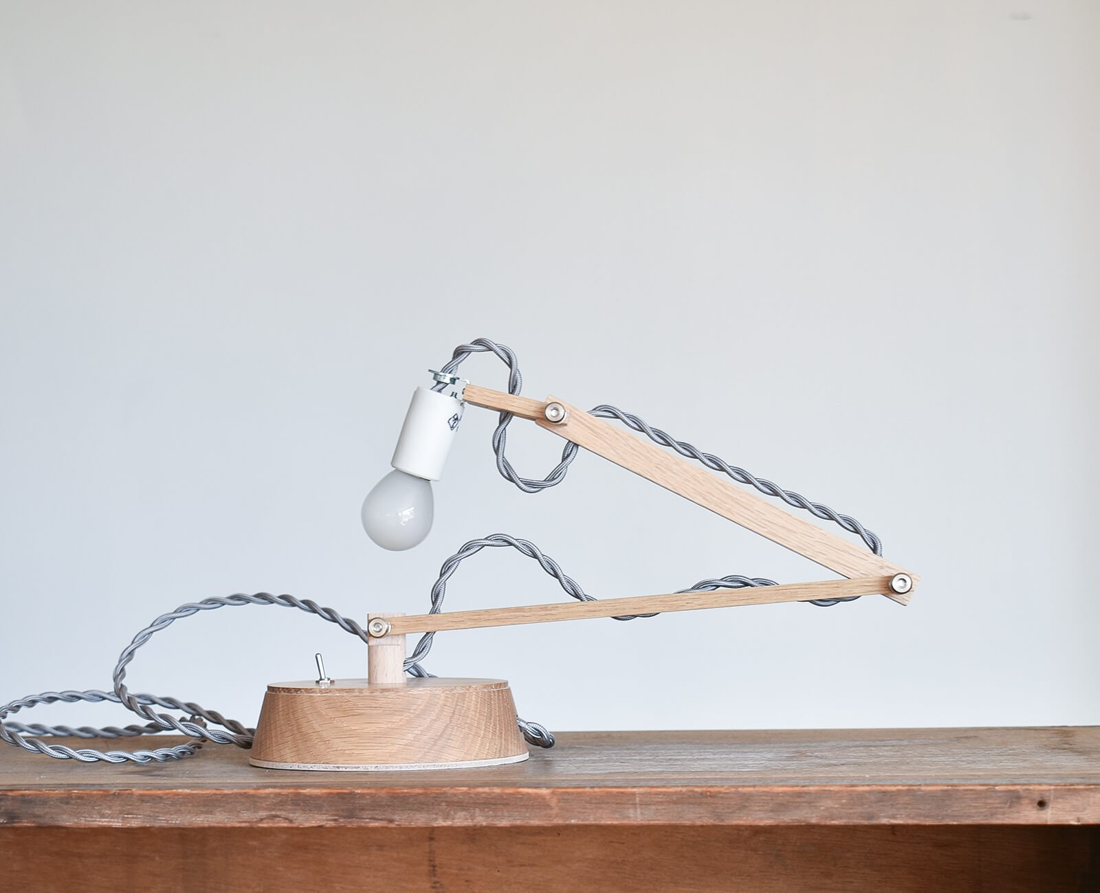 丸台座照明 / chikuni ｜ CATAWARA（カタワラ）