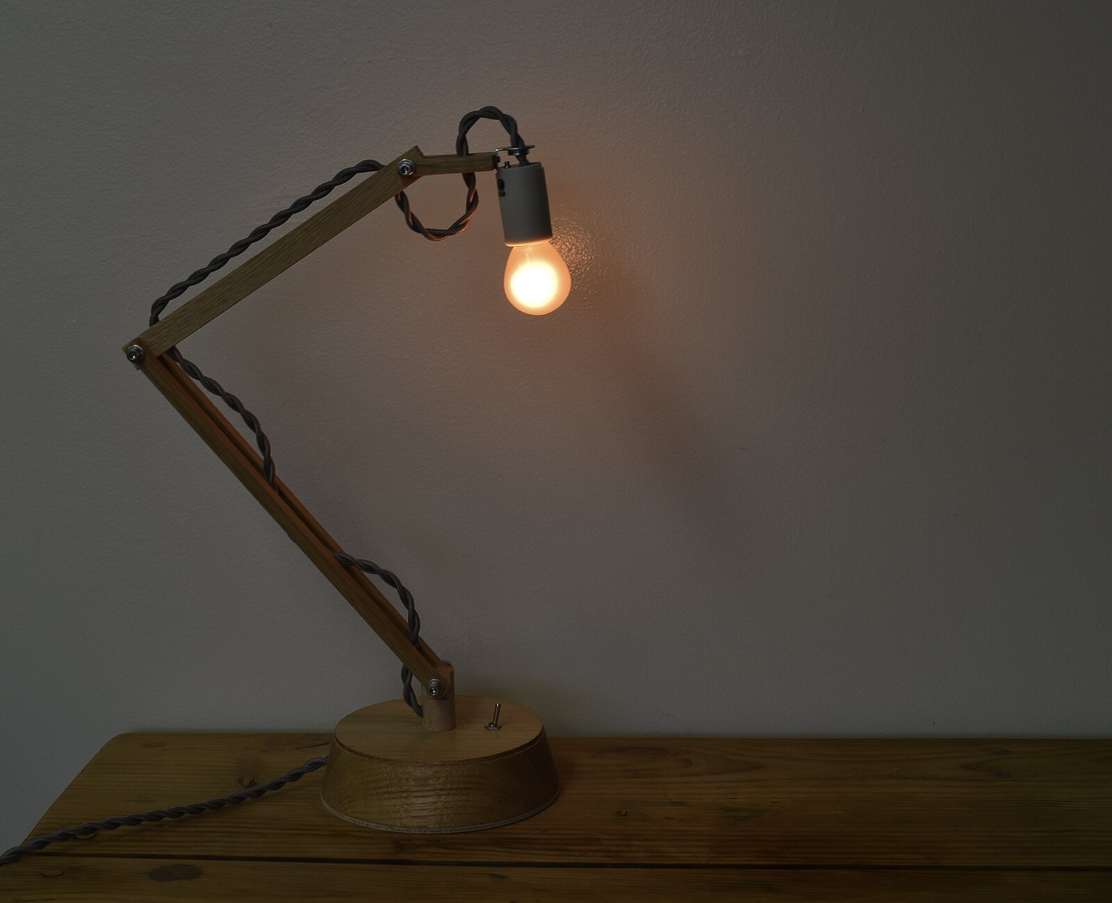 丸台座照明 / chikuni ｜ CATAWARA（カタワラ）