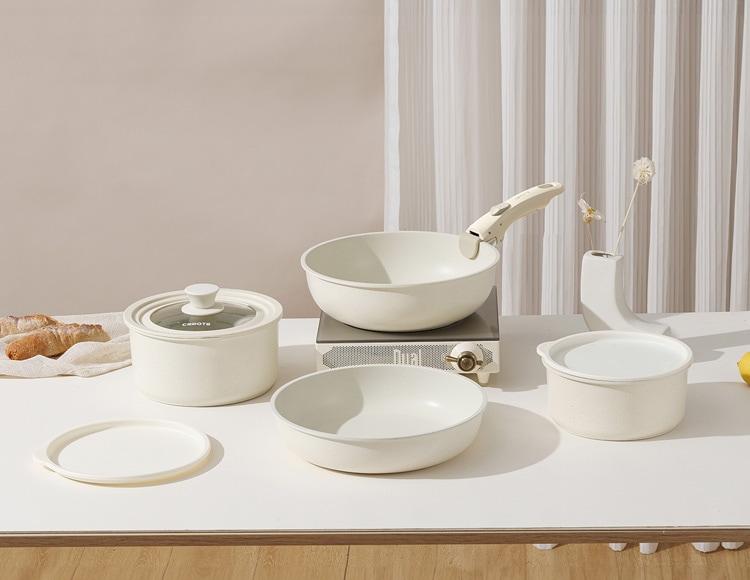 会員登録で500ポイント／【公式販売店】 CAROTE フライパン 8点セット