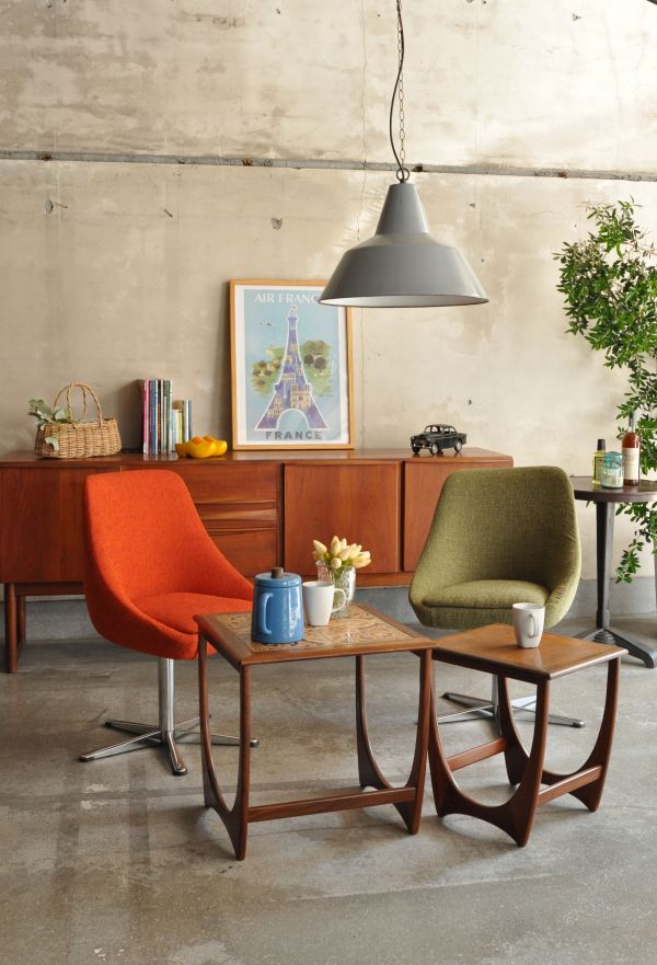 北欧スタイルのヴィンテージチェア、グリーン色のカッコいいスピン