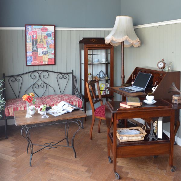 アンティークワゴン、サイズを変えて便利に使える家具(トロリー