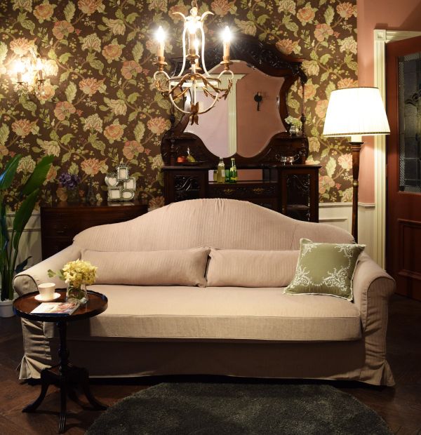 イタリアから届いたおしゃれなフロアランプ、アンティーク風の照明器具