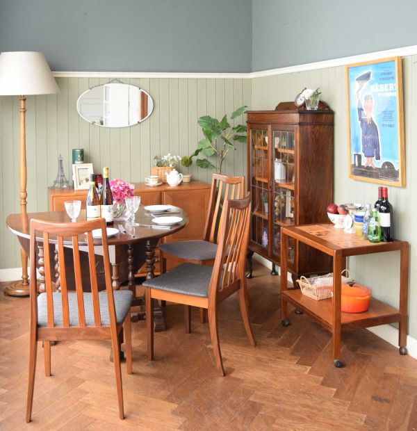 イギリスのアンティークキャビネット、おしゃれなステンドガラス扉付き