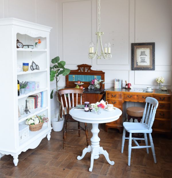 イギリスのおしゃれなダイニングチェア、ナチュラルな雰囲気の