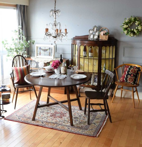 アーコールのクエーカーアームチェア（オリーブチョコ色・アーム付き