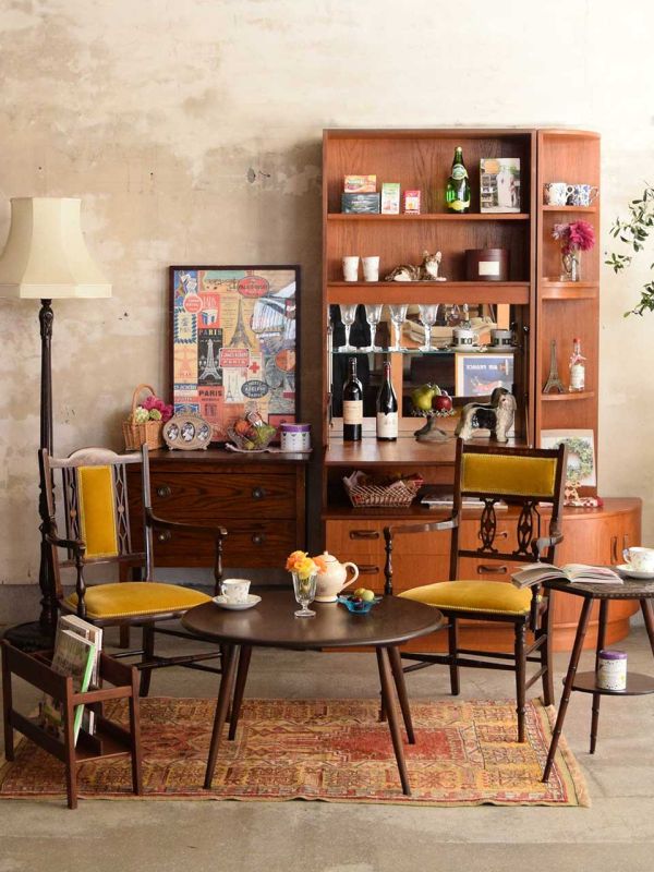 おしゃれなビンテージの家具、北欧スタイルのシンプルなマガジンラック