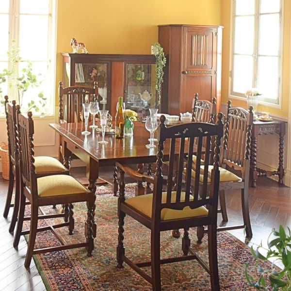 ツイストが美しい英国アンティークの椅子、イギリスから届いたオーク材