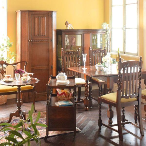 ロイヤルアルバート社のアンティークカップ＆ソーサートリオ（オールド