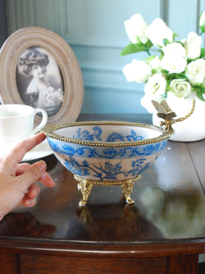 アンティーク調のおしゃれな雑貨、シノワズリーの雰囲気が漂う真鍮