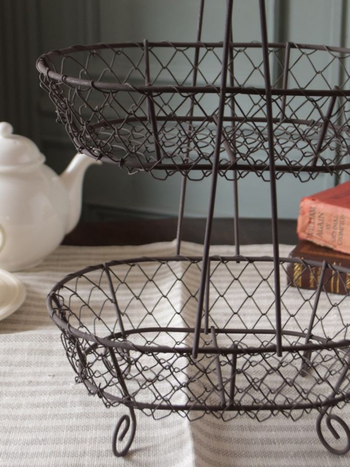 アンティーク調のおしゃれなワイヤー2段バスケット（オーバル