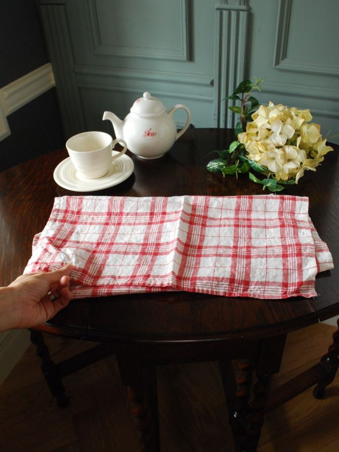 使うほどに柔らかくなるリネン、いろいろ便利に使えるリネンのキッチン