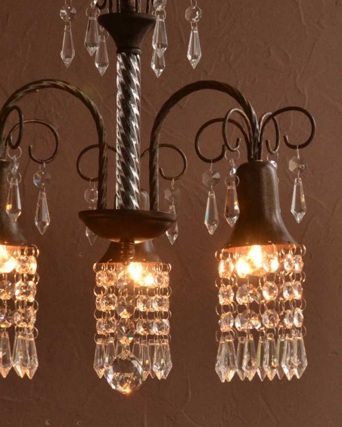 ガラスのビーズが美しいアンティーク風のシャンデリア(3灯)（E17電球