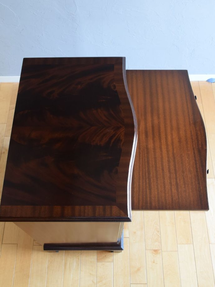 イギリスから届いたマホガニー材の4段チェスト、スライディングトレー