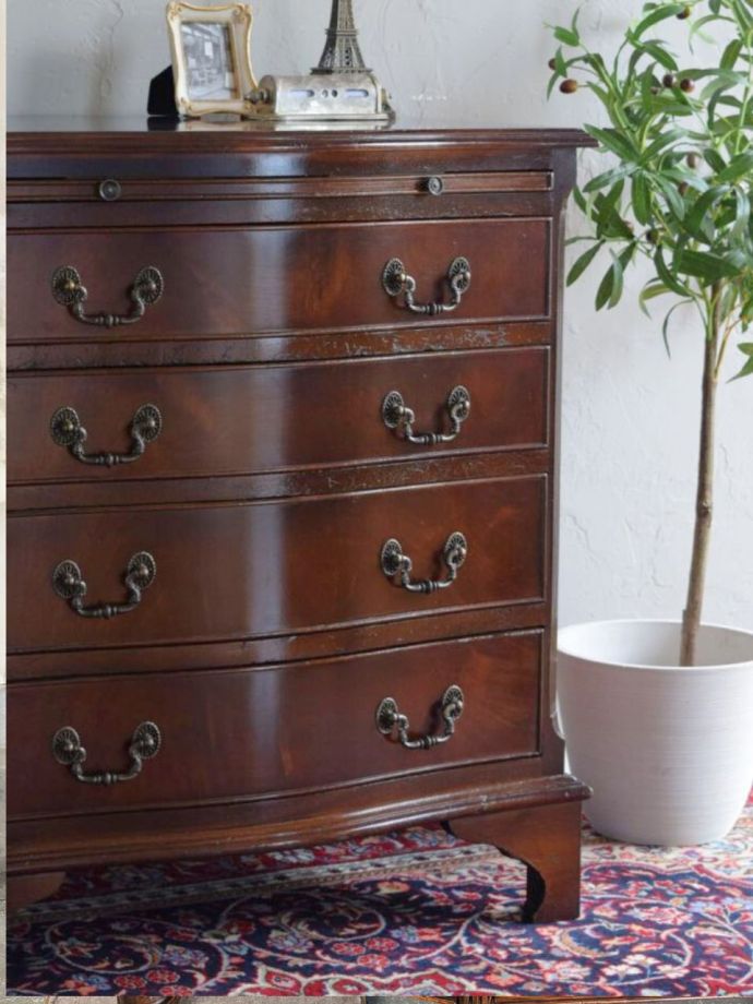 イギリスから届いたマホガニー材の4段チェスト、スライディングトレー