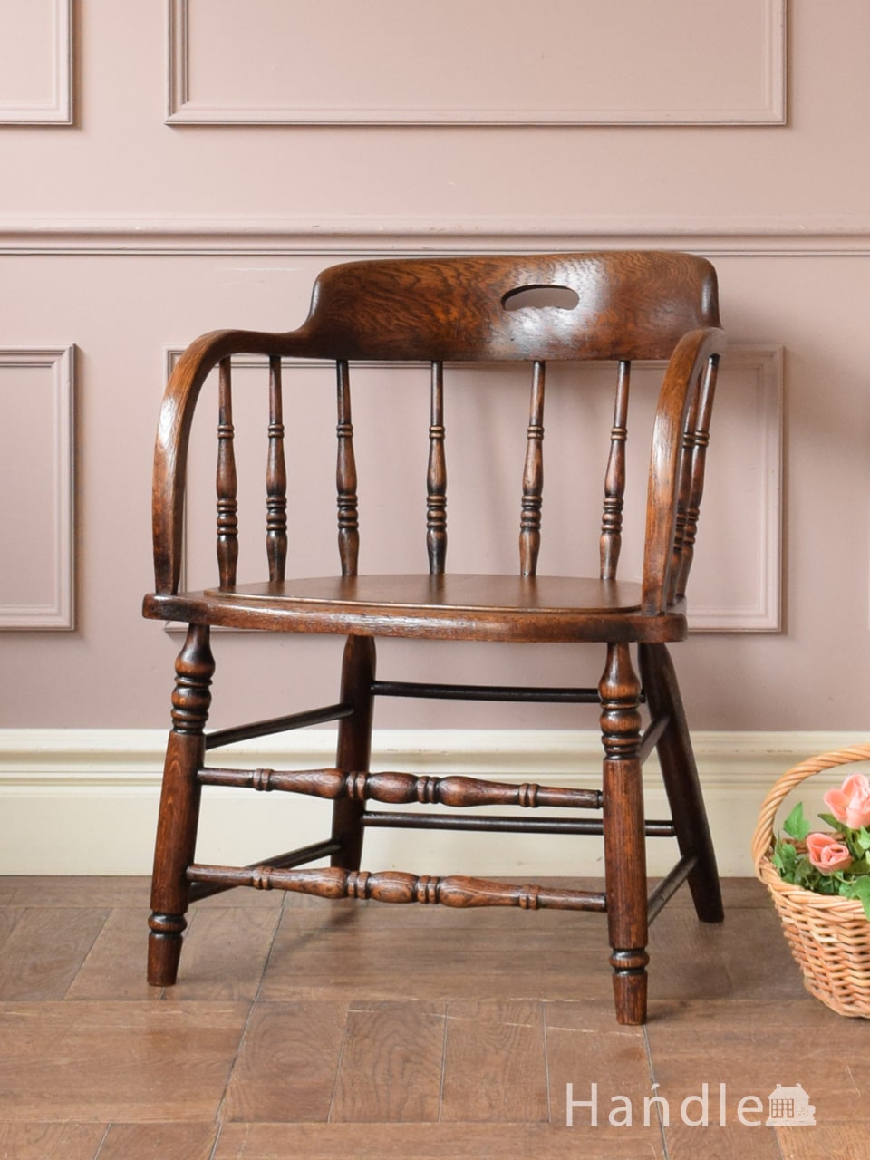 英国アンティークのおしゃれな椅子、挽き物細工のカントリーアーム