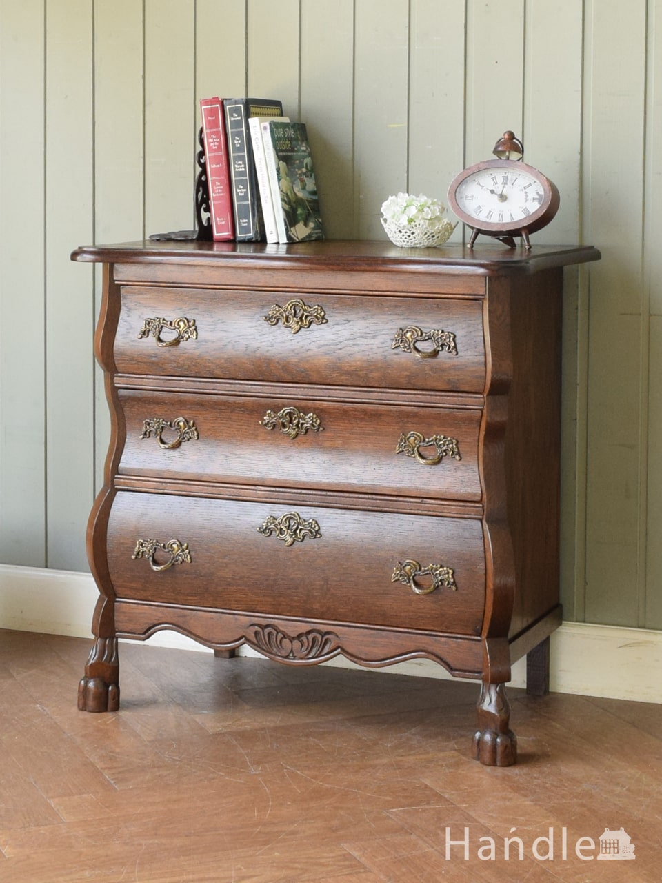 フランスから届いた優雅なアンティークのチェスト、曲線ラインが美しい