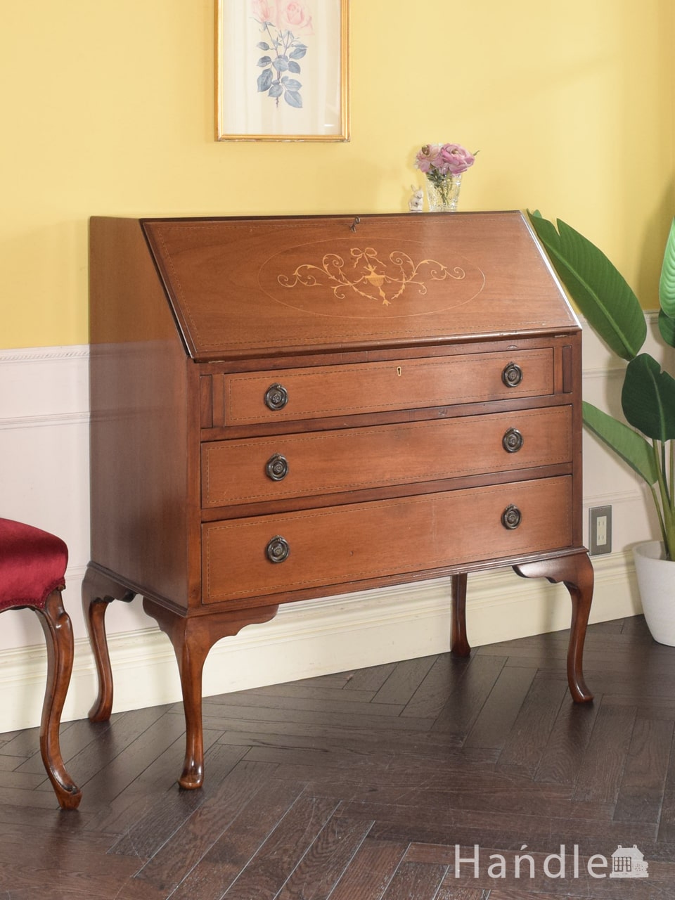 英国アンティークのおしゃれなライティングビューロー、象嵌模様が