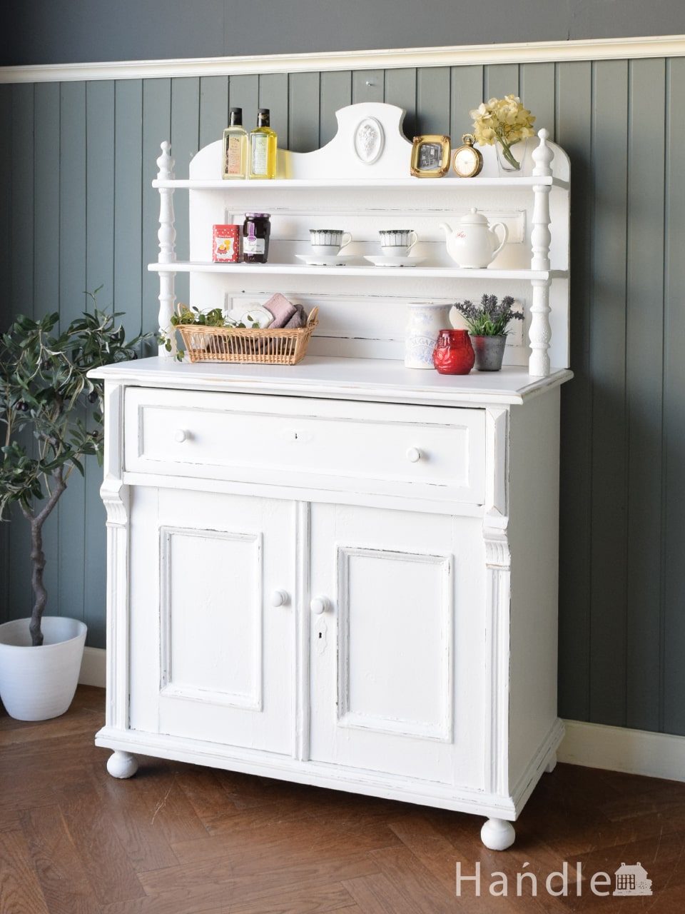 フランスから届いたおしゃれなキャビネット、アンティークの白い