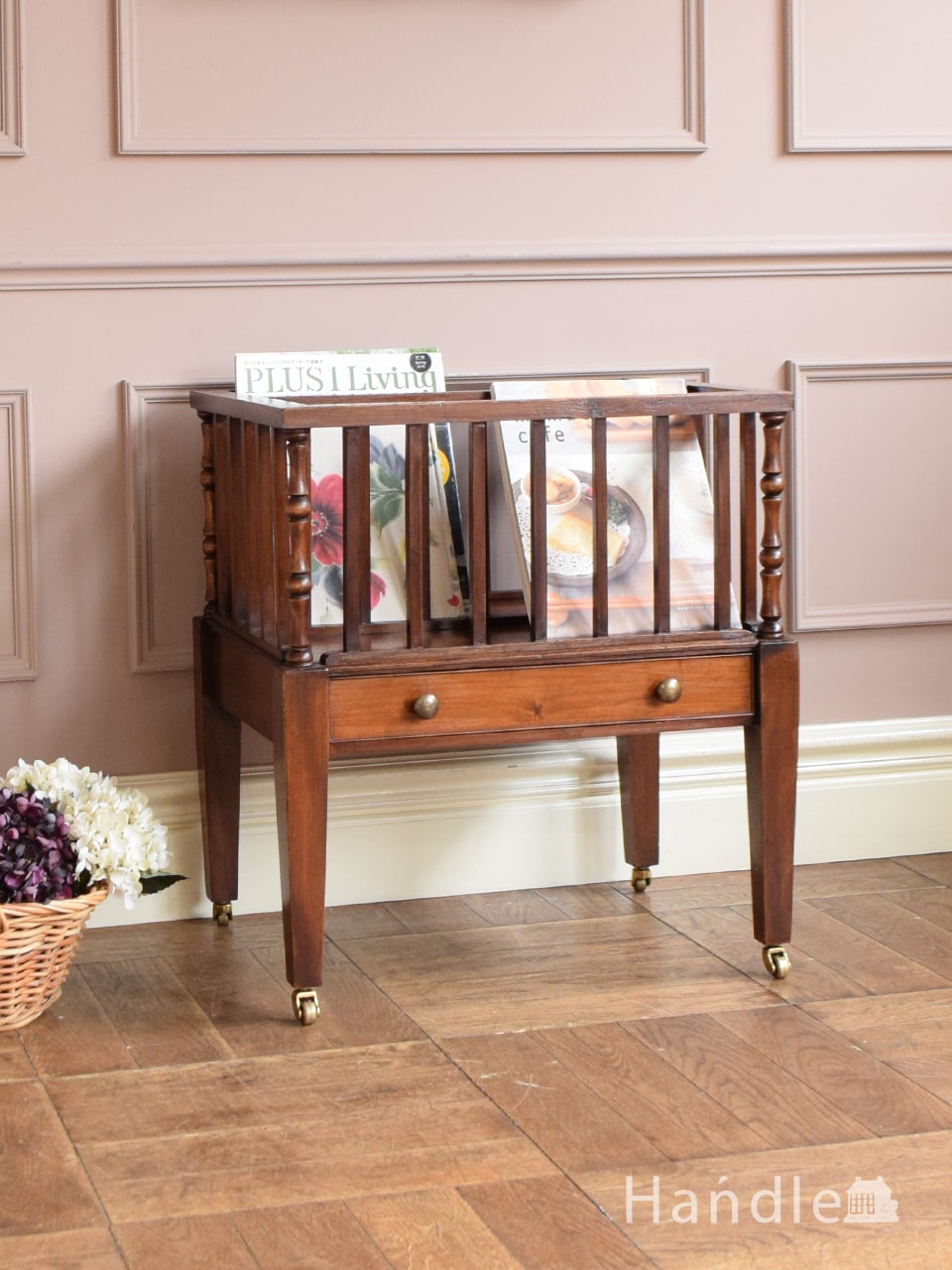 イギリスから届いたアンティークの美しい雑誌入れ、マホガニー材の