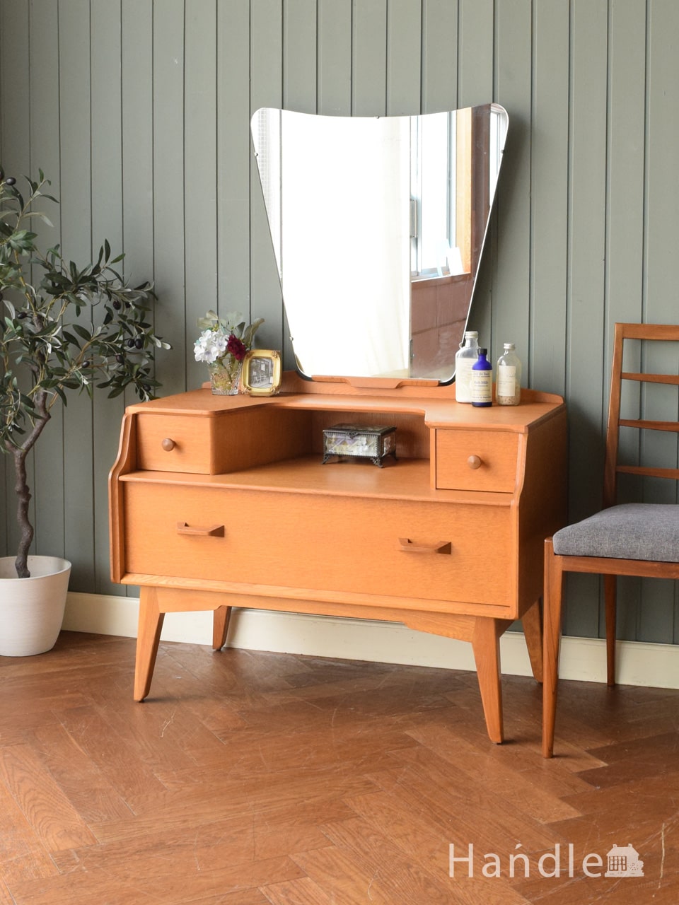ミラー付きのアンティーク家具、英国デザインのドレッシングチェスト