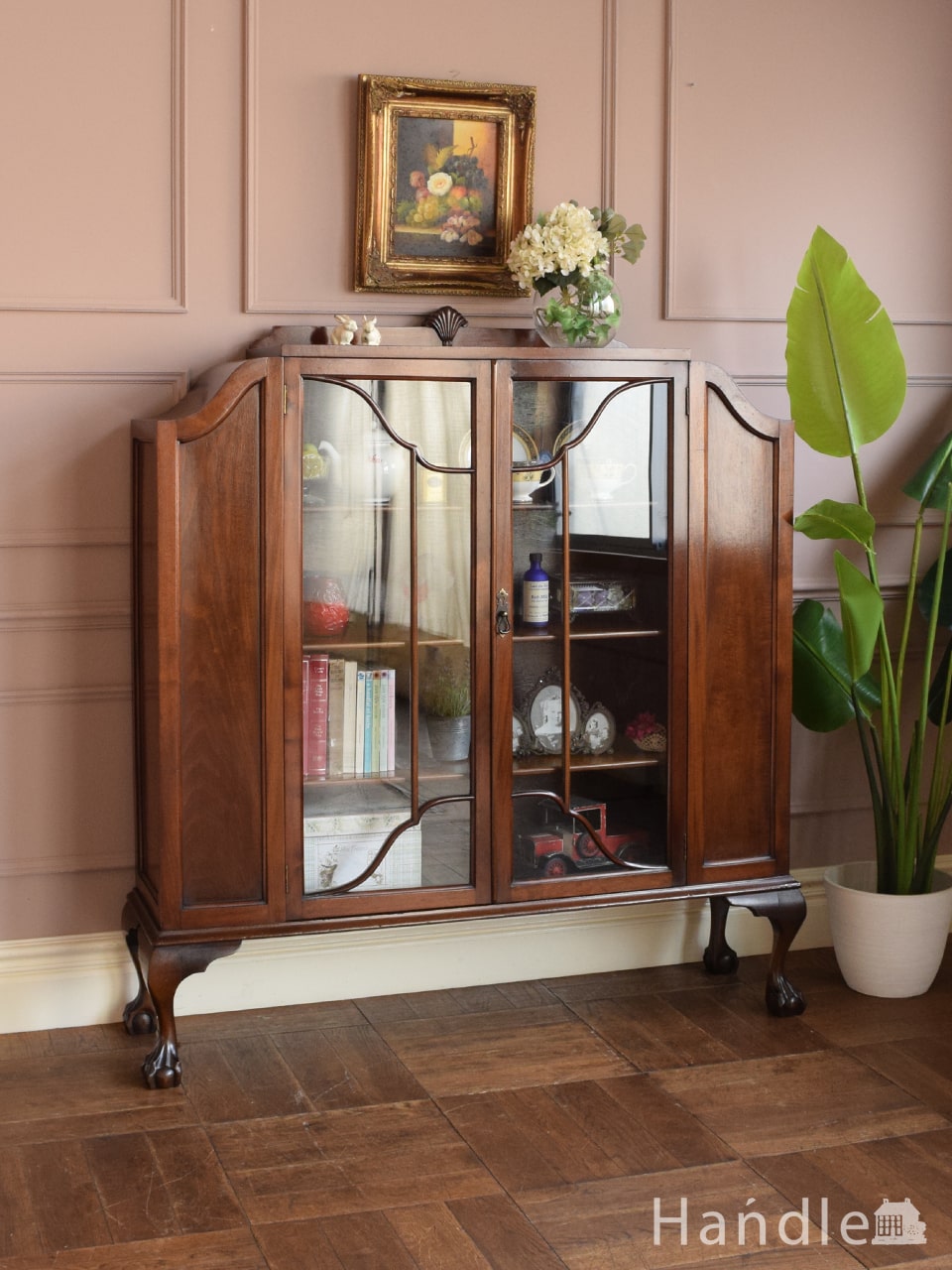 イギリスから届いたアンティークの本棚、マホガニー材の杢目が美しい