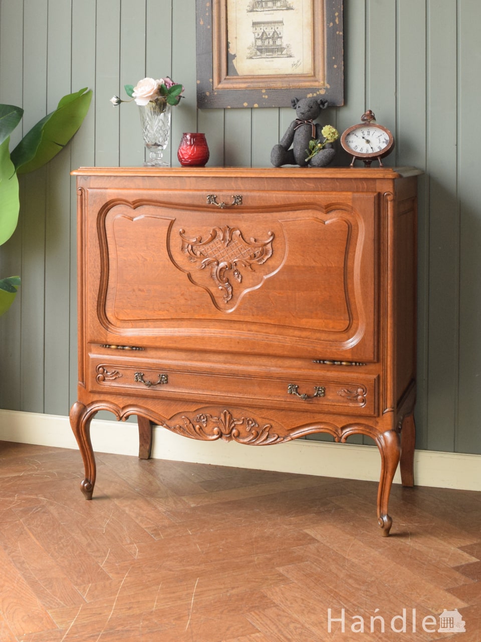 フランスアンティークのおしゃれなサイドボード、フラップ扉が