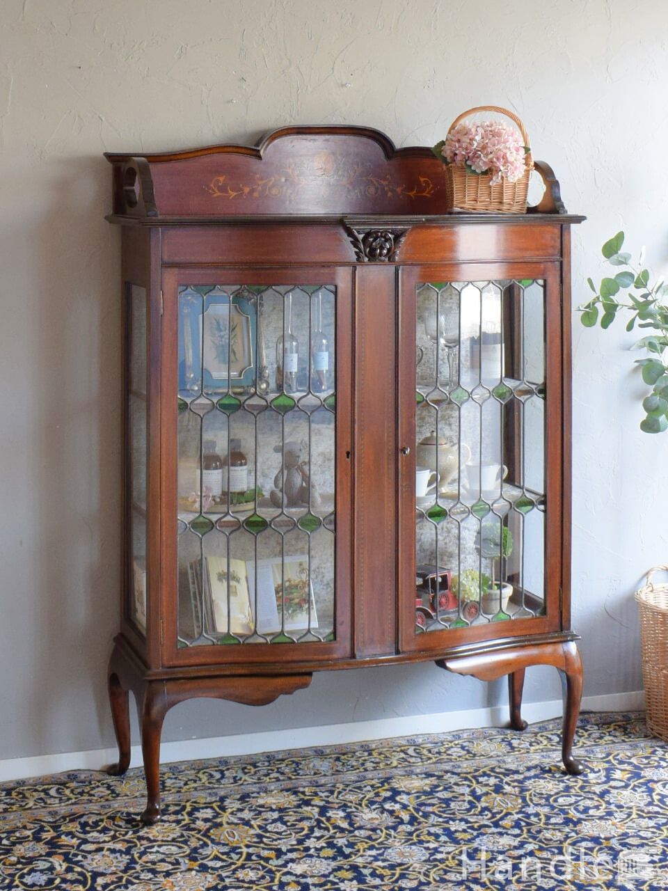 マホガニー材の美しいアンティークショーケース、ステンドグラス扉の