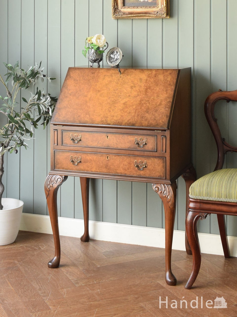 杢目が美しいアンティークのレディデスク、ウォールナット材の