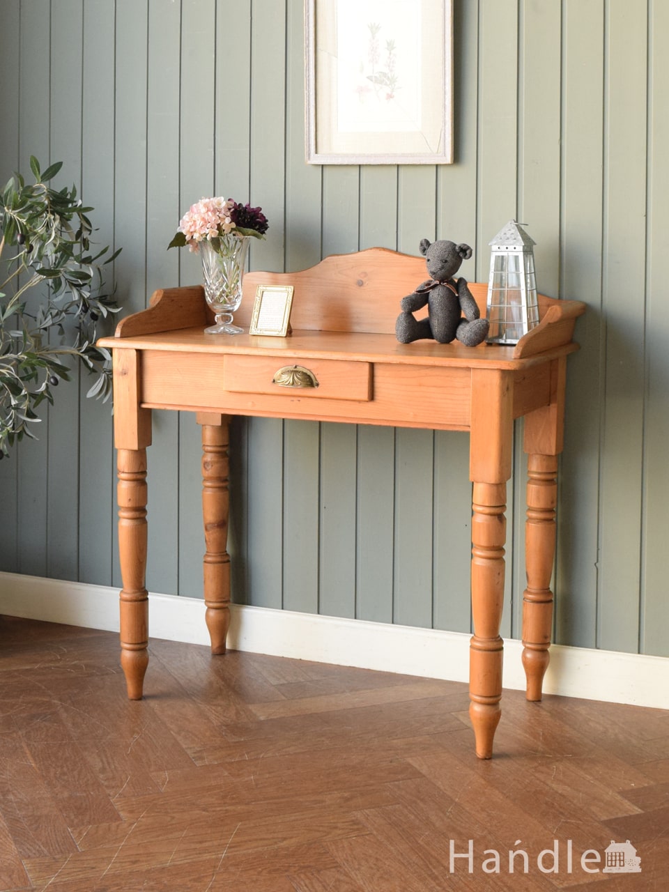 高級マホガニー材のデスク（勉強机）、彫が美しいアンティーク英国家具