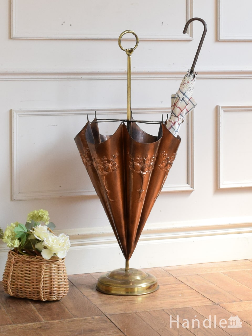 フランスで見つけた傘立て、傘の形をしたアンティークのアンブレラ