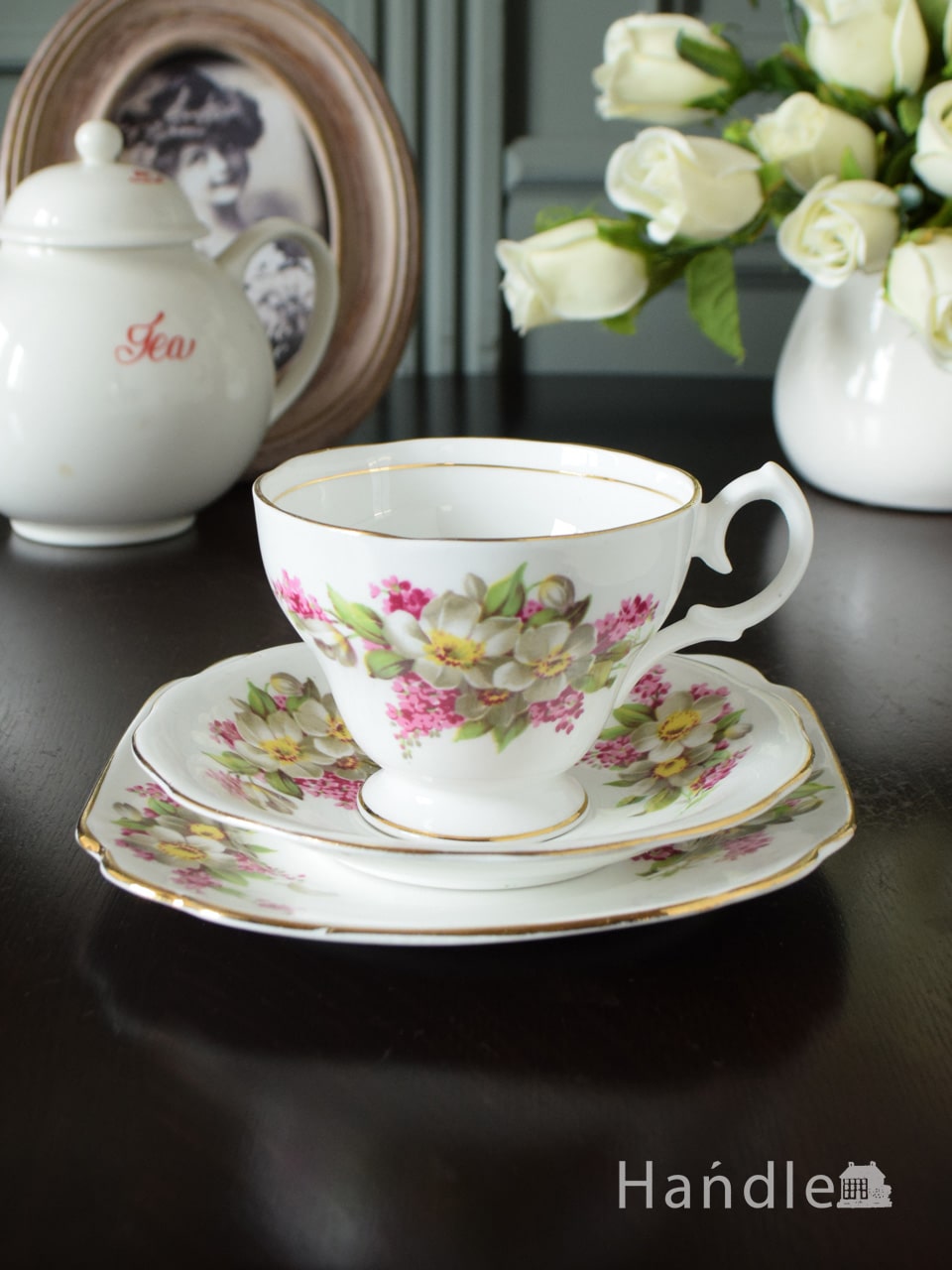 イギリスから届いたアンティークの食器、Bell China（ベルチャイナ）の