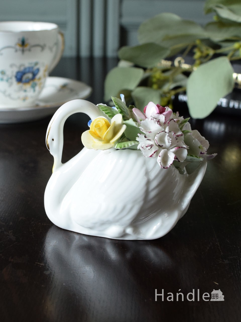 ロイヤルドルトン社のアンティークの陶花、スワン×お花のおしゃれな